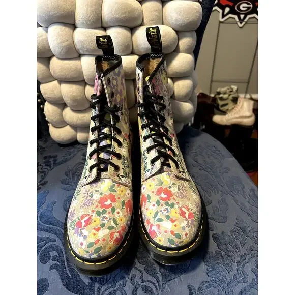 Dr Martens Cream Floral Mash Up 1460 size 8/EU 39 NWOT - Picture 3 of 6